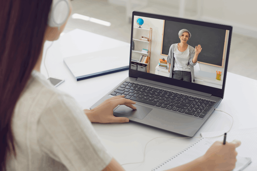 DESARROLLO E IMPLEMENTACIÓN DE FORMACIONES EN E-LEARNING EN LA FORMACIÓN PROFESIONAL